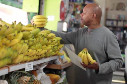 arthur-buying-bananas